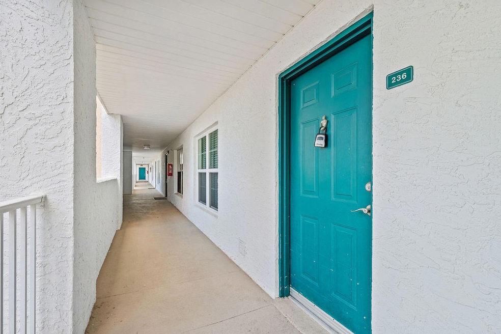 4274 Calinda Ln unit 236, Niceville, FL 32578 - photo 1