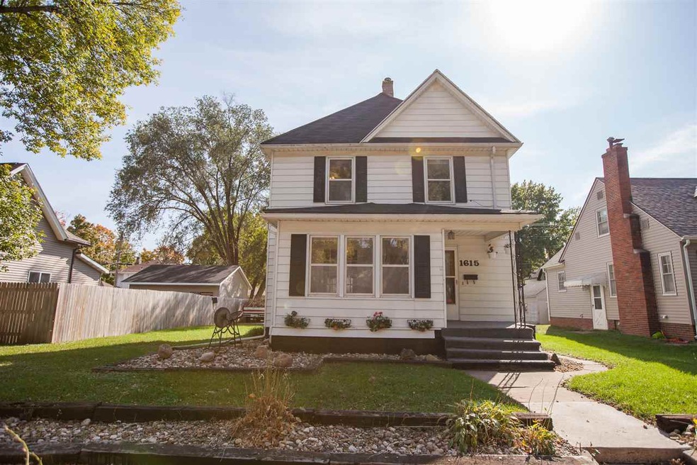 1418 Sq Ft, 3 Bedrooms, 1.5 Baths, Main Floor Laun