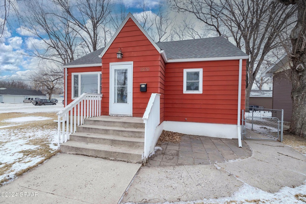 1520-Dyke-Ave-007