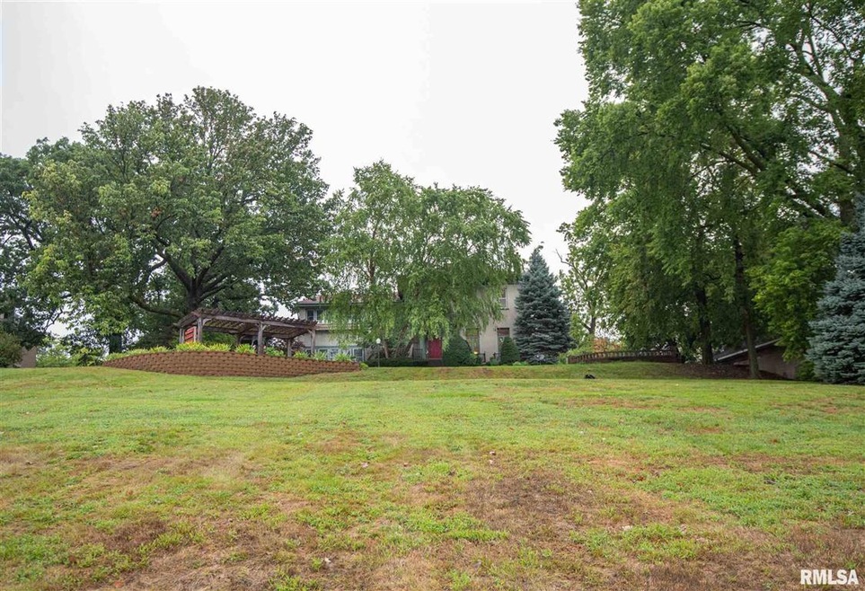 1234 E River Dr, Davenport, IA 52803 - photo 1