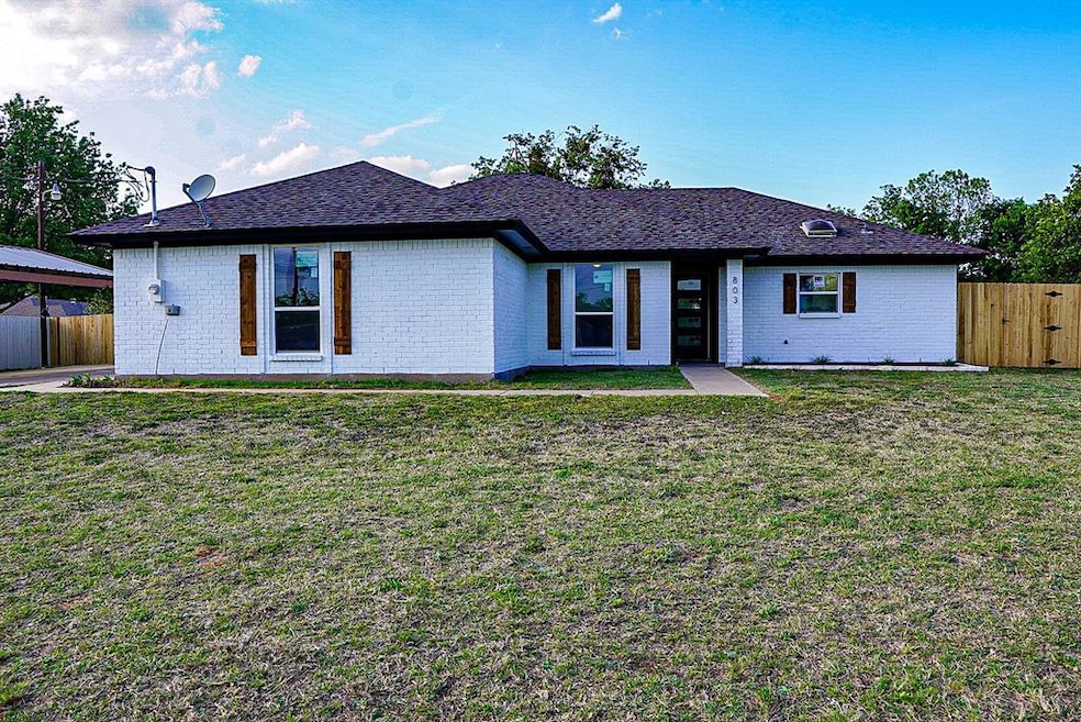 803 Barry Ln, Cleburne, TX 76031 - photo 1