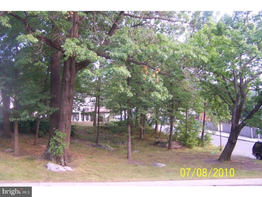 700 E Broad St, Tamaqua, PA 18252 - photo 1