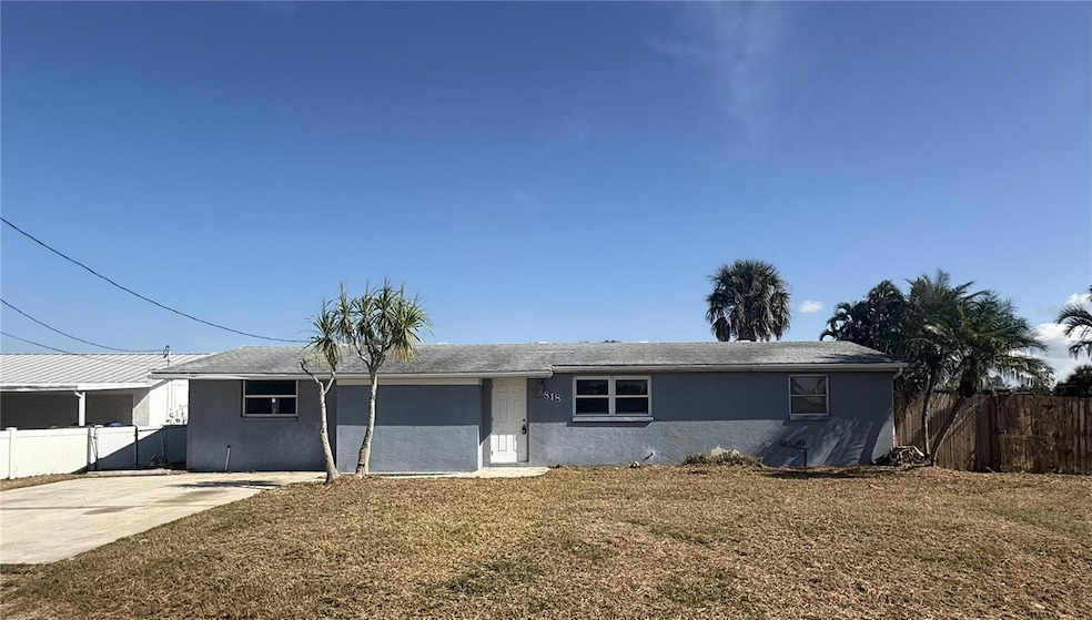 818 Bayview Dr, Ruskin, FL 33570 - photo 1