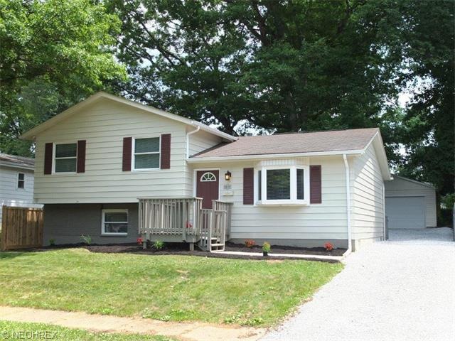 1521 Hilton Dr, Akron, OH 44313 - photo 1