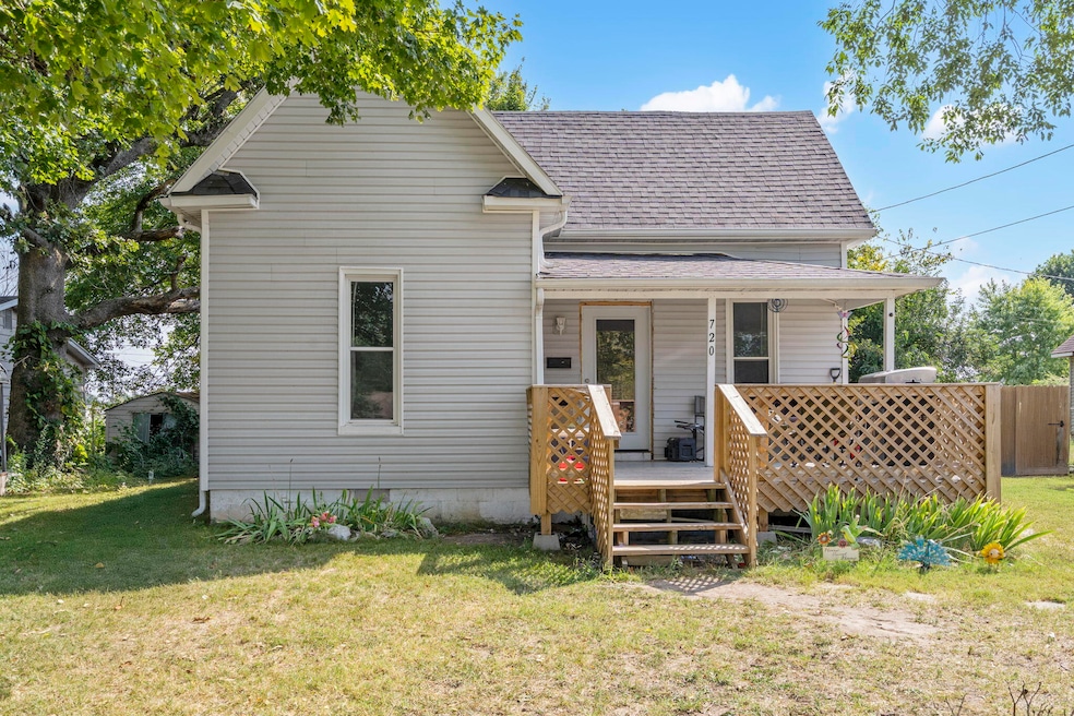 720 Porter Ave, Aurora, MO 65605 - photo 1