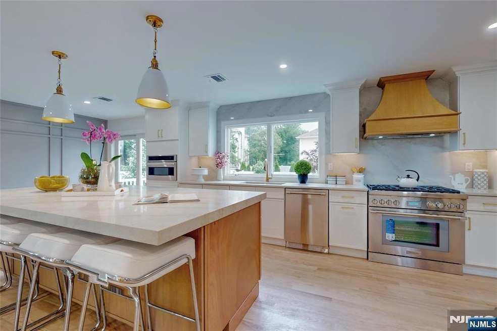 415 Bailey Rd, Paramus, NJ 07652 - photo 1