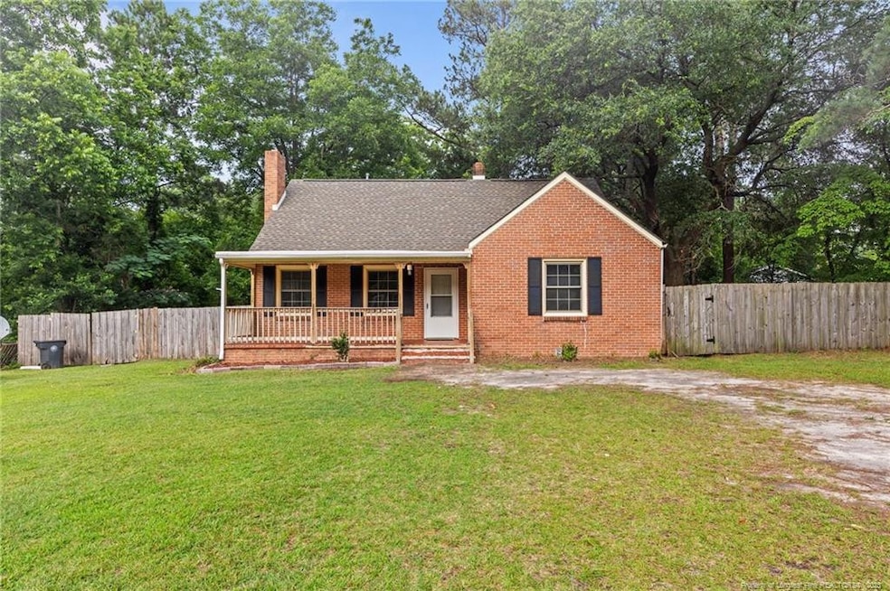 212 N Roberts St, Raeford, NC 28376 - photo 1