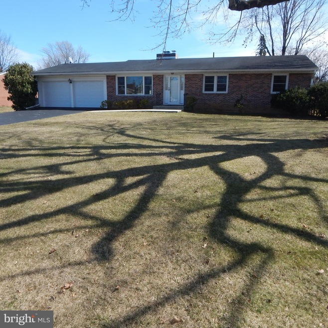 13601 Dixie Dr, Hagerstown, MD 21742 - photo 1