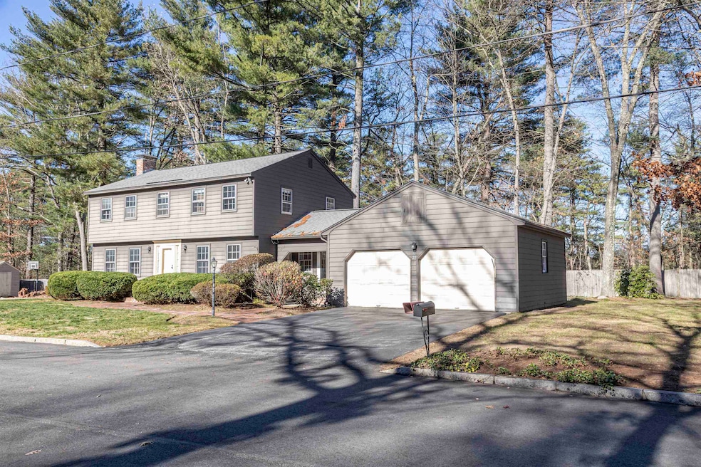 27 Cabot Dr, Nashua, NH 03064 - photo 1