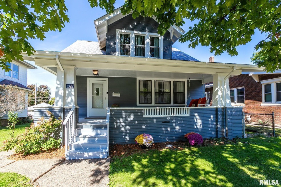 1022 W 16th St, Davenport, IA 52804 - photo 1