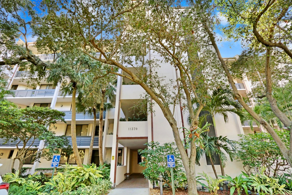 Twelve Oaks Building 11370