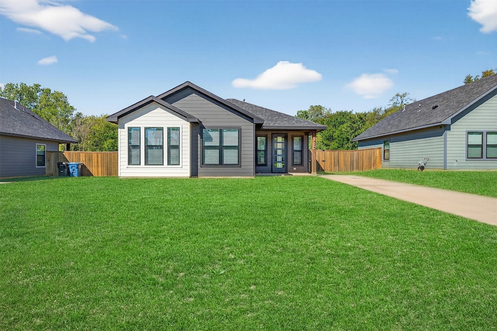 For Rent $1,525/month