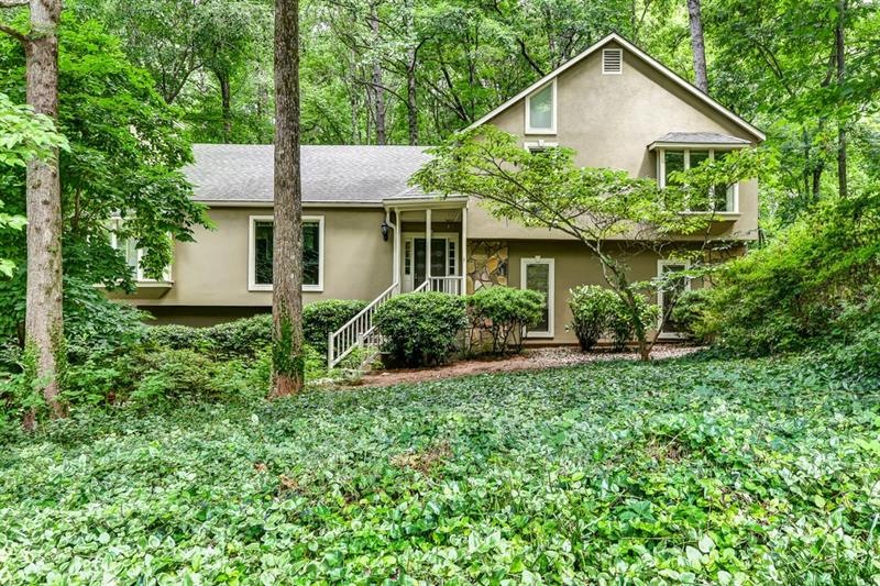 Welcome home! Private and peaceful home located on
