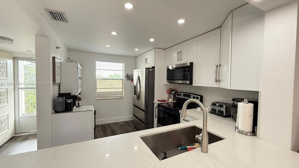 3910 Inverrary Blvd unit B503, Lauderhill, FL 33319 - photo 1