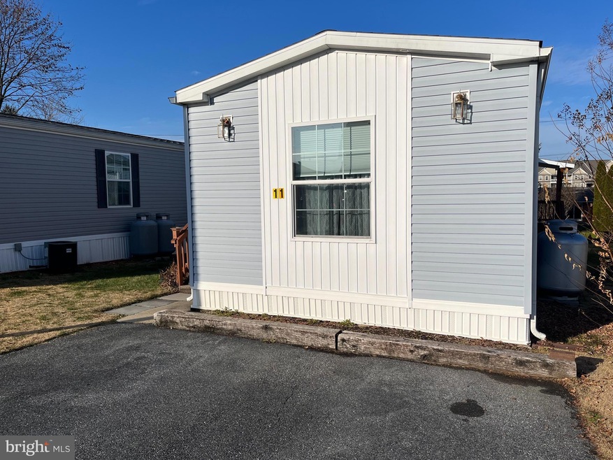 11 Penn Court Dr, Mount Joy, PA 17552 - photo 1
