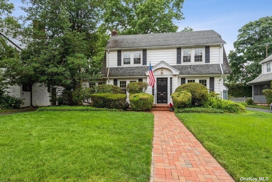 201 Bedell Ave, Hempstead, NY 11550 - photo 1