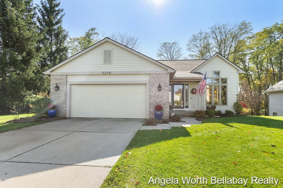 5248 Spaulding Blvd SE, Grand Rapids, MI 49546 - photo 1