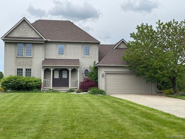 1044 Royalcrest Dr, Flint, MI 48532 - photo 1