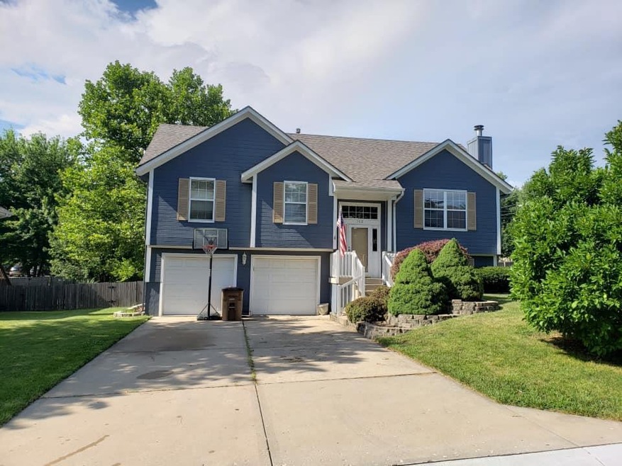 502 Belmont Dr, Raymore, MO 64083 - photo 1