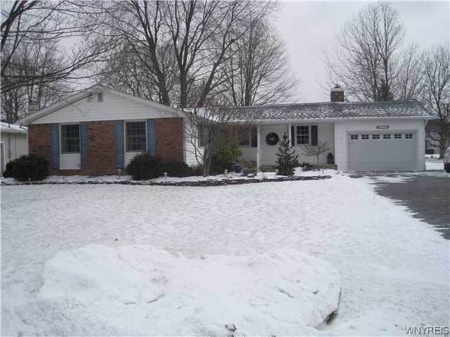 7191 Nickett Dr, North Tonawanda, NY 14120 - photo 1