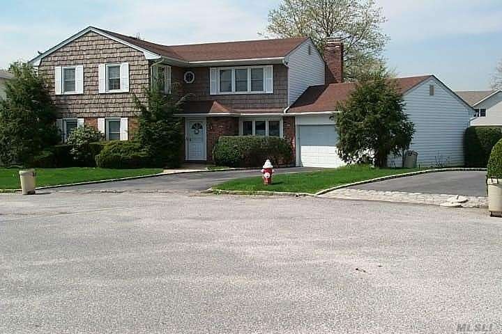 6 Conway Ct unit 2nd Fl, Glen Cove, NY 11542 - photo 1