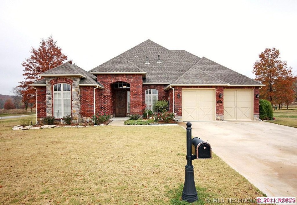 Beautiful brick home with 2 car garage! Lovely fro