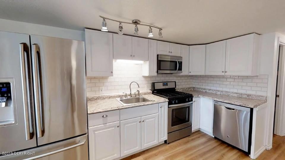 4211 Garfield St unit B, Anchorage, AK 99503 - photo 1