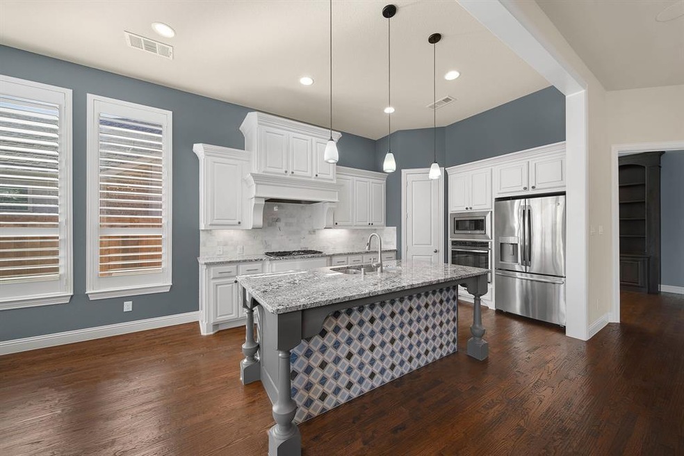 Stainless steel appliances, granite countertops, a