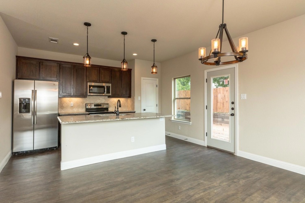 817 Jameson St, Weatherford, TX 76086 - photo 1