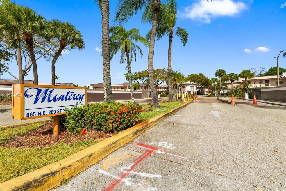 821 NE 207th Ln unit 1021, Miami, FL 33179 - photo 1