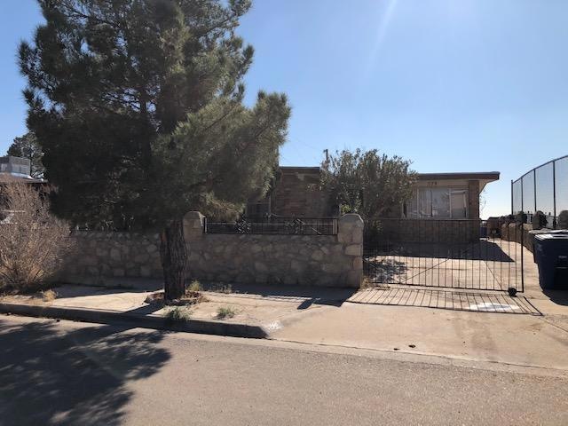 529 Venado Dr, El Paso, TX 79915 - photo 1