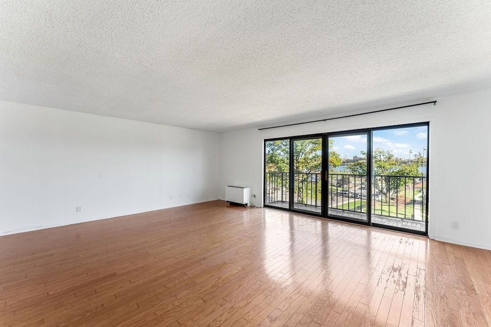 1150 River Rd unit 4F, Edgewater, NJ 07020 - photo 1