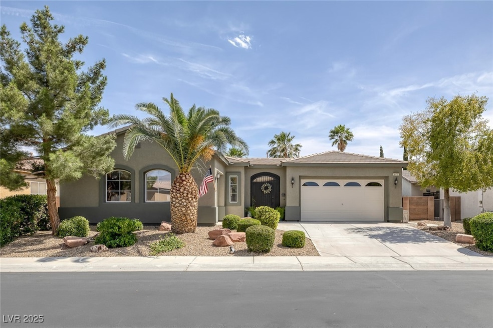 View of front of home featuring 2 car garage, conc