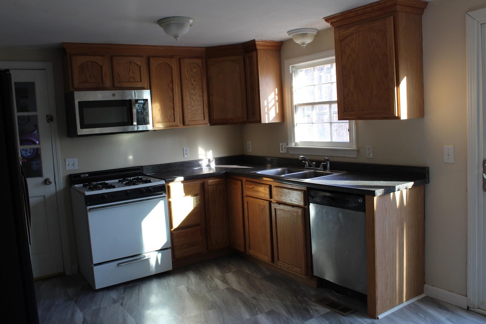120 Barretts Hill Rd unit A, Hudson, NH 03051 - photo 1