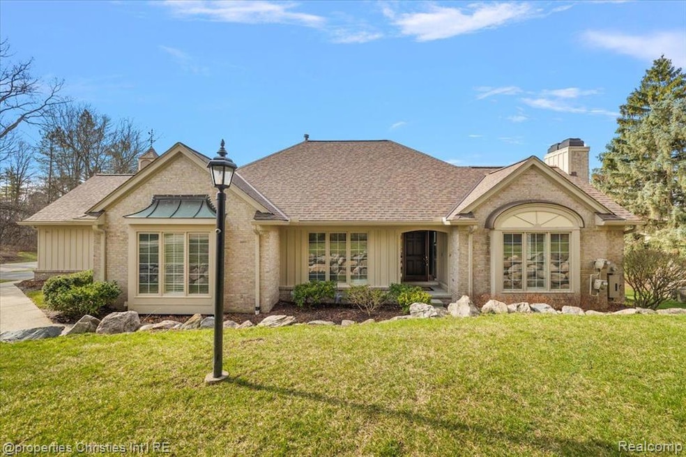 2408 Hickory Glen Dr, Bloomfield Hills, MI 48304 - photo 1