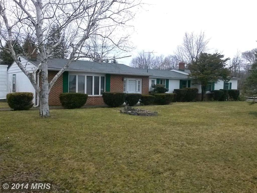 10758 Winchester Ave, Bunker Hill, WV 25413 - photo 1