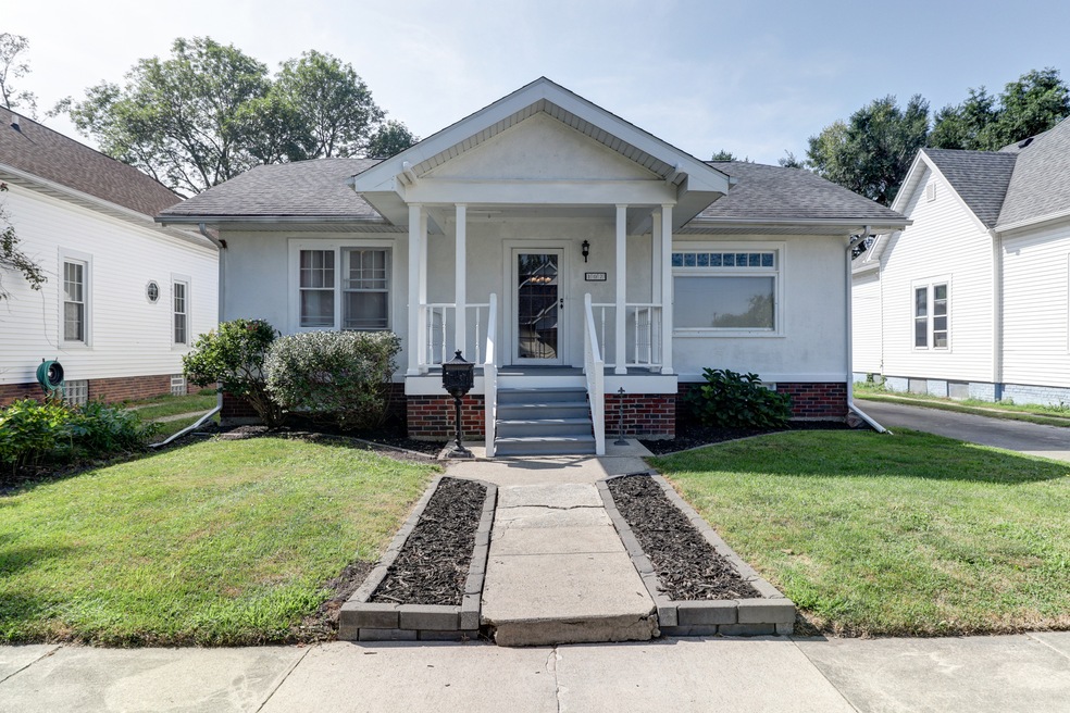 107 E Daggy St, Tuscola, IL 61953 - photo 1