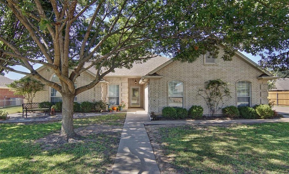 1622 Roberts Bend, Weatherford, TX 76086 - photo 1