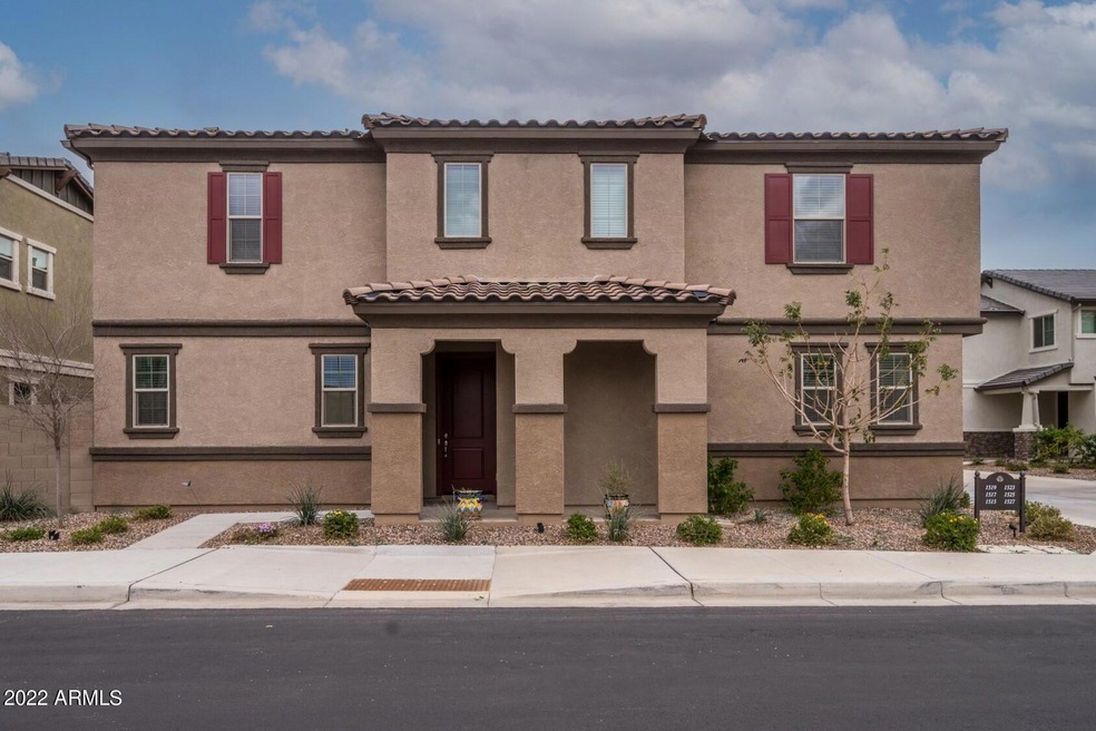 4 bed + Loft, 3 Bath Home in Gilbert