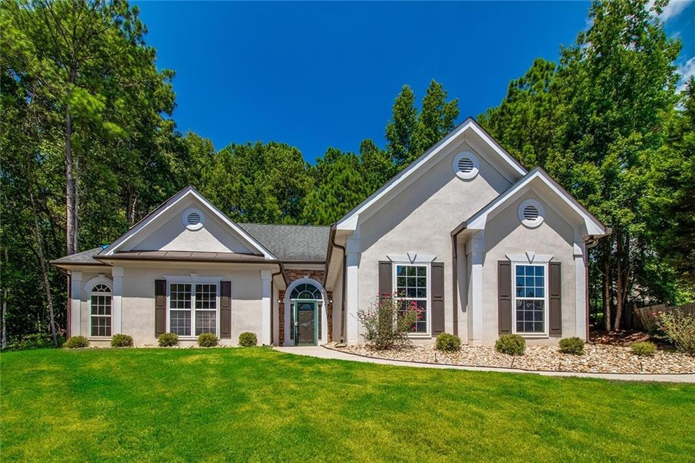Ranch-style house featuring a front lawn