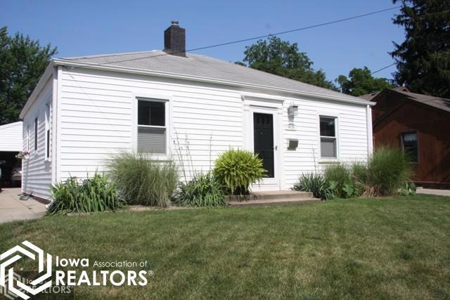 915 W 4th St S, Newton, IA 50208 - photo 1