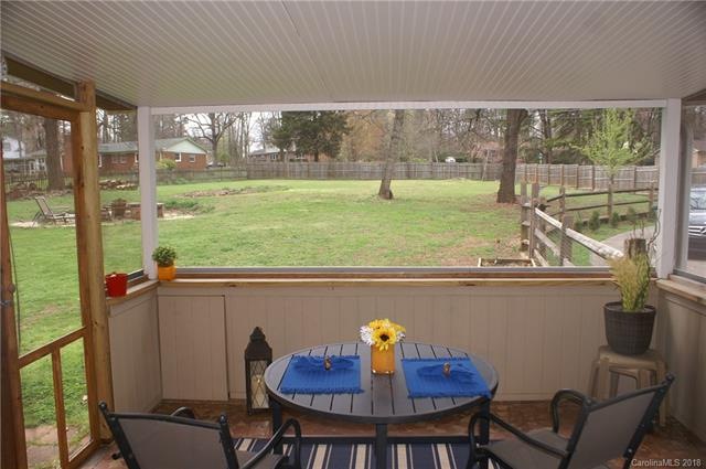 Adorable screen porch to relax after a long day! L