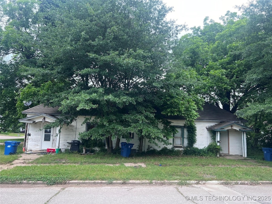 DUPLEX- 601 E Seneca