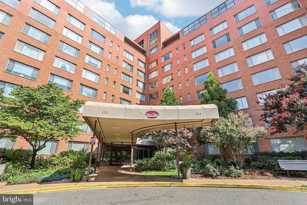 1111 Arlington Blvd unit 431, Arlington, VA 22209 - photo 1