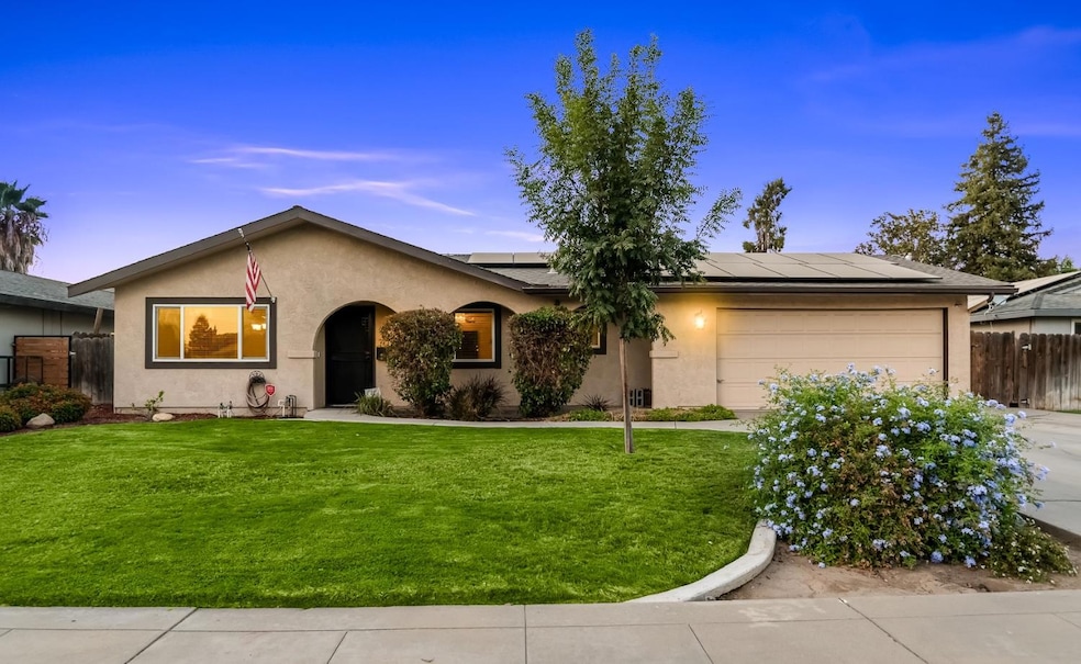 2820 W Dorothea Ave, Visalia, CA 93277 - photo 1