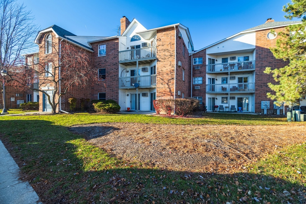 1345 Cunat Ct unit 2D, Lake In the Hills, IL 60156 - photo 1