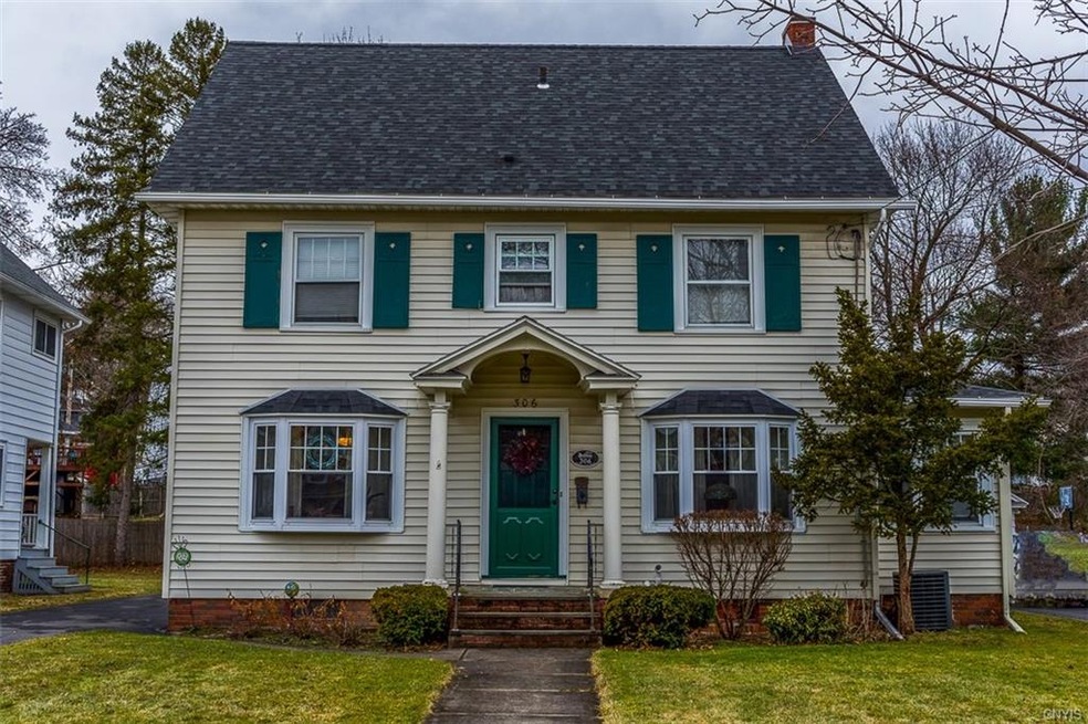 Walking up to this stunning Strathmore colonial, y