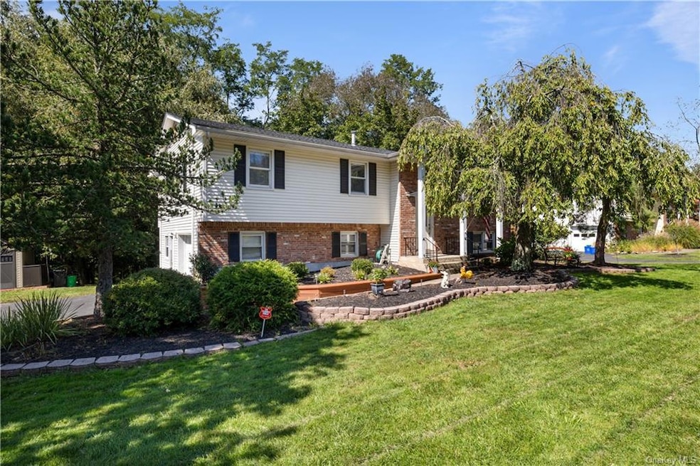 18 Riverglen Dr, Thiells, NY 10984 - photo 1