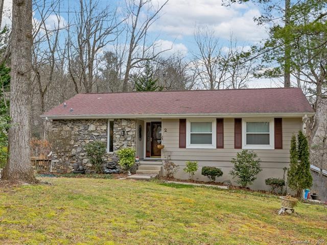 Cozy, well-maintained ranch style home with stone 