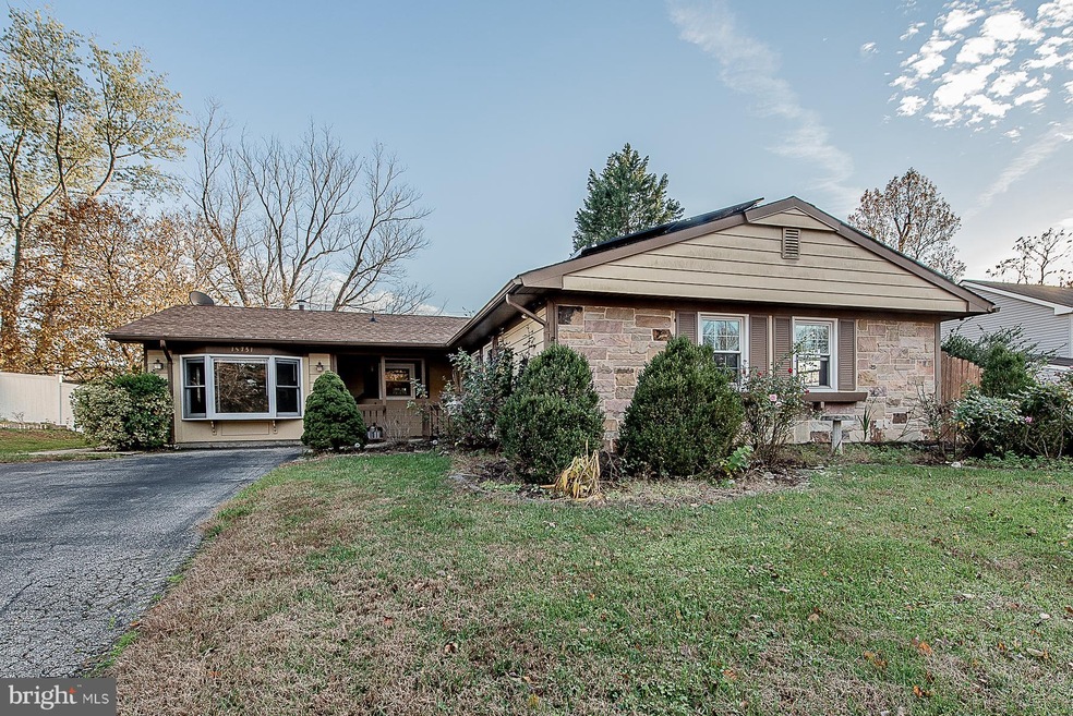 15751 Pointer Ridge Dr, Bowie, MD 20716 - photo 1